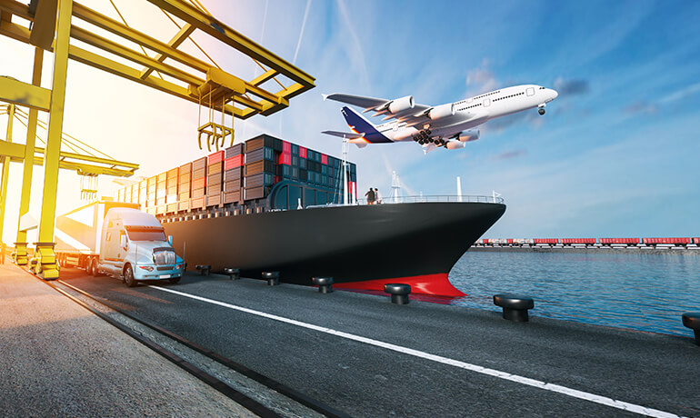 Transporte de carga aérea, marítima y terrestre