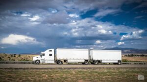 Borderlands: México no prohibirá doble tractocamión en las carreteras