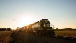 Los senadores presionan al CEO de Norfolk Southern sobre sus puntos de vista sobre la seguridad ferroviaria, PSR