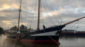 Histórico comerciante costero de 111 años regresa al mar como buque de carga de vela