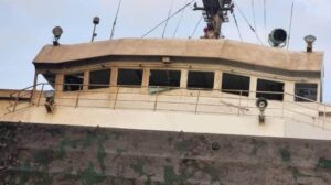 Ataque con misil balístico ruso daña dos barcos en el puerto de Odesa