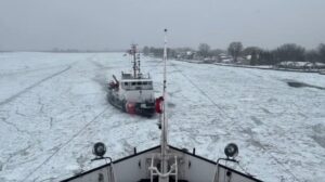 Vídeo: Los rompehielos de la USCG ayudan a los graneleros de los Grandes Lagos a medida que llega el invierno